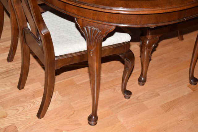Drexel Queen Anne Style Dining Table with Chairs