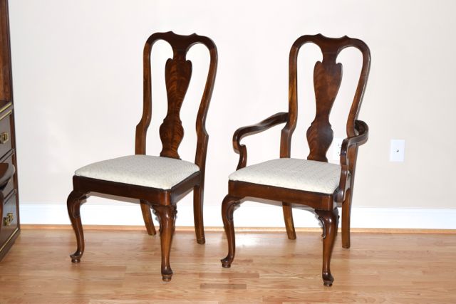 Drexel Queen Anne Style Dining Table with Chairs