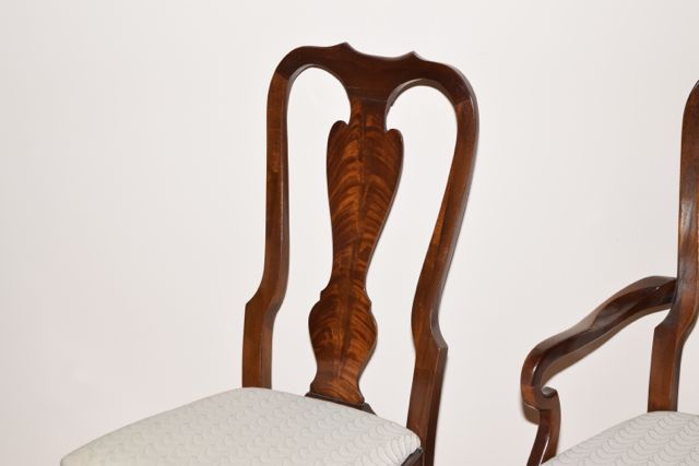 Drexel Queen Anne Style Dining Table with Chairs