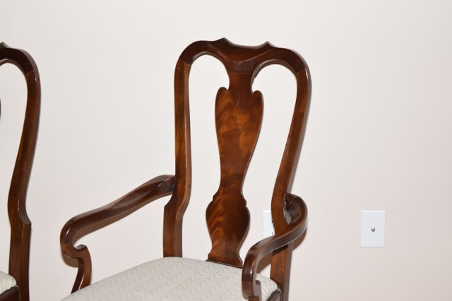 Drexel Queen Anne Style Dining Table with Chairs