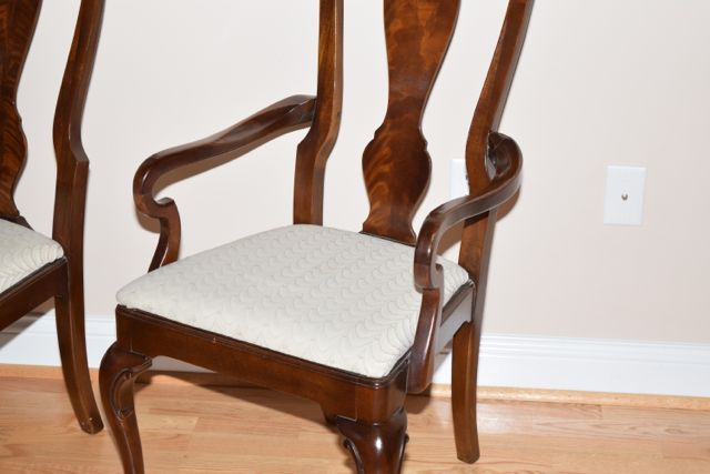 Drexel Queen Anne Style Dining Table with Chairs