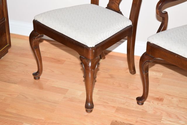 Drexel Queen Anne Style Dining Table with Chairs