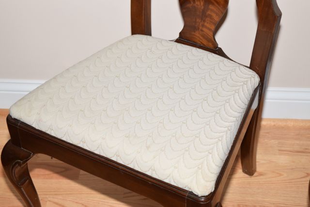 Drexel Queen Anne Style Dining Table with Chairs