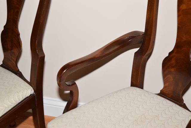 Drexel Queen Anne Style Dining Table with Chairs