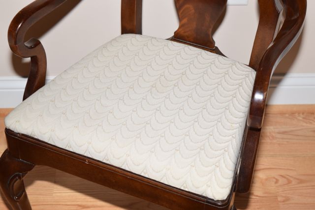 Drexel Queen Anne Style Dining Table with Chairs