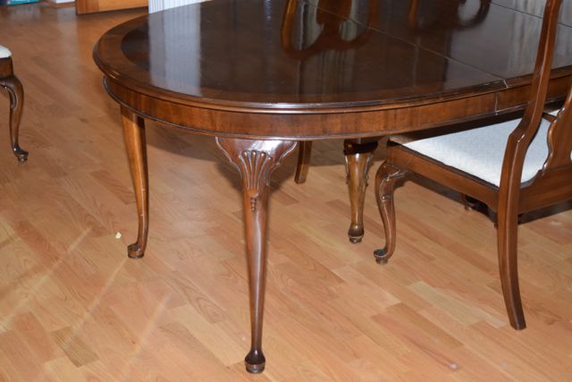 Drexel Queen Anne Style Dining Table with Chairs