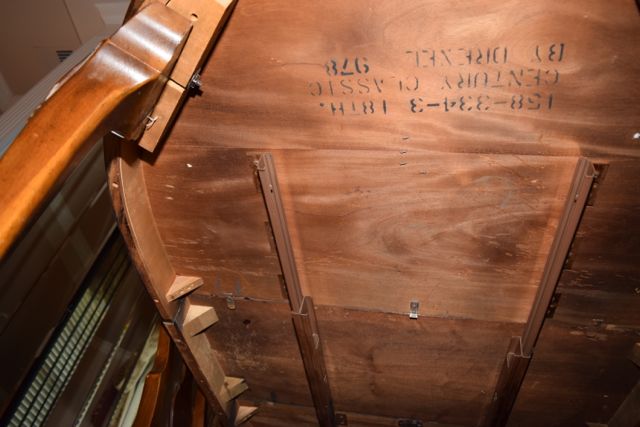 Drexel Queen Anne Style Dining Table with Chairs