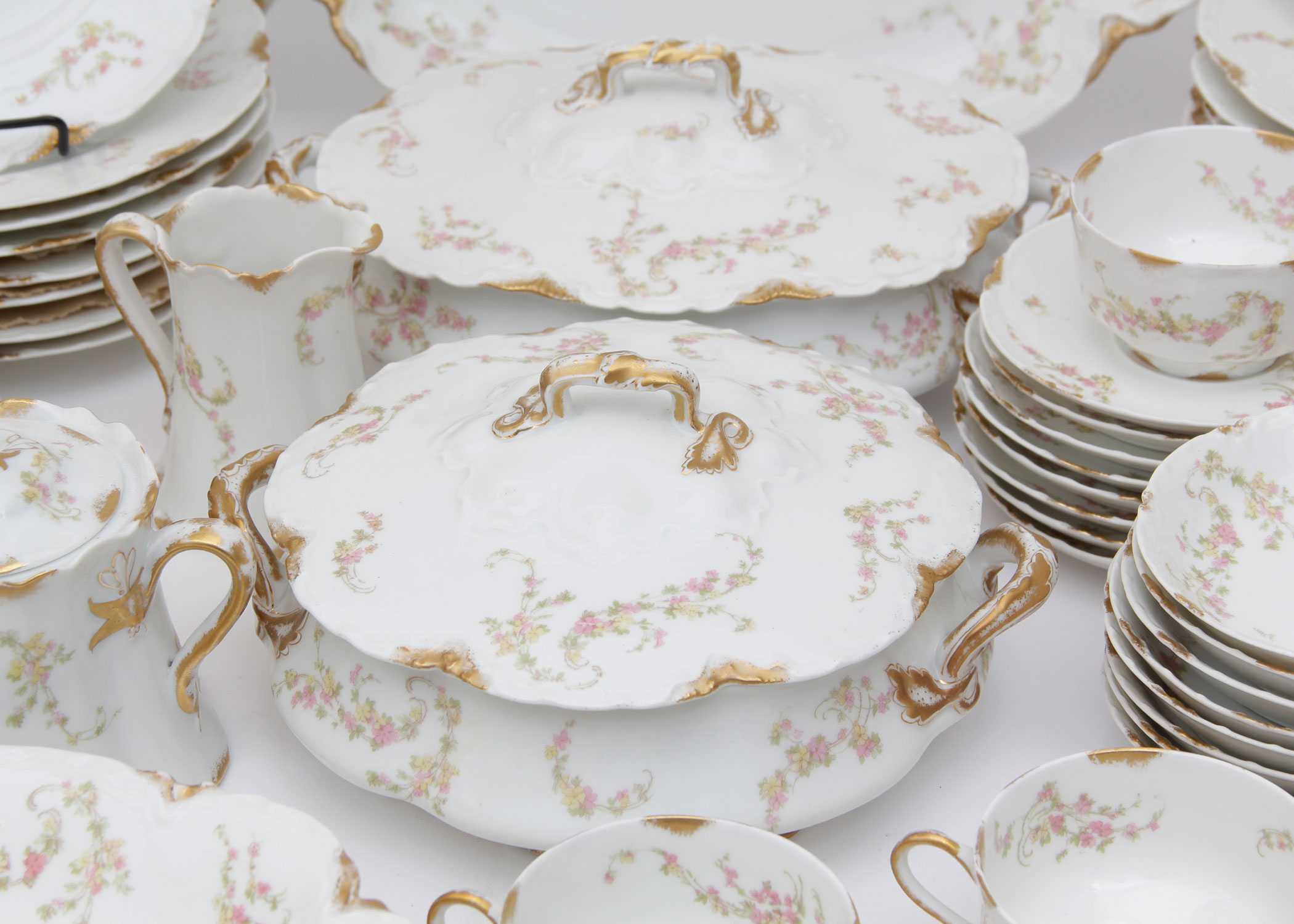Set of Haviland Limoges Dinnerware