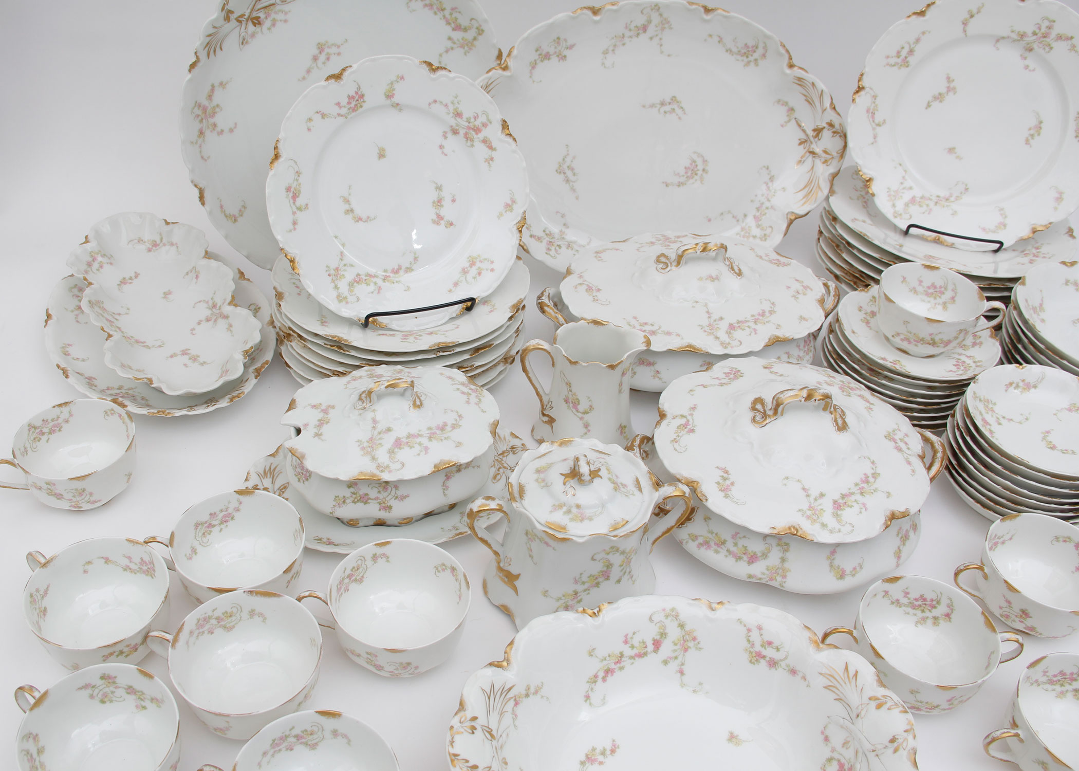 Set of Haviland Limoges Dinnerware