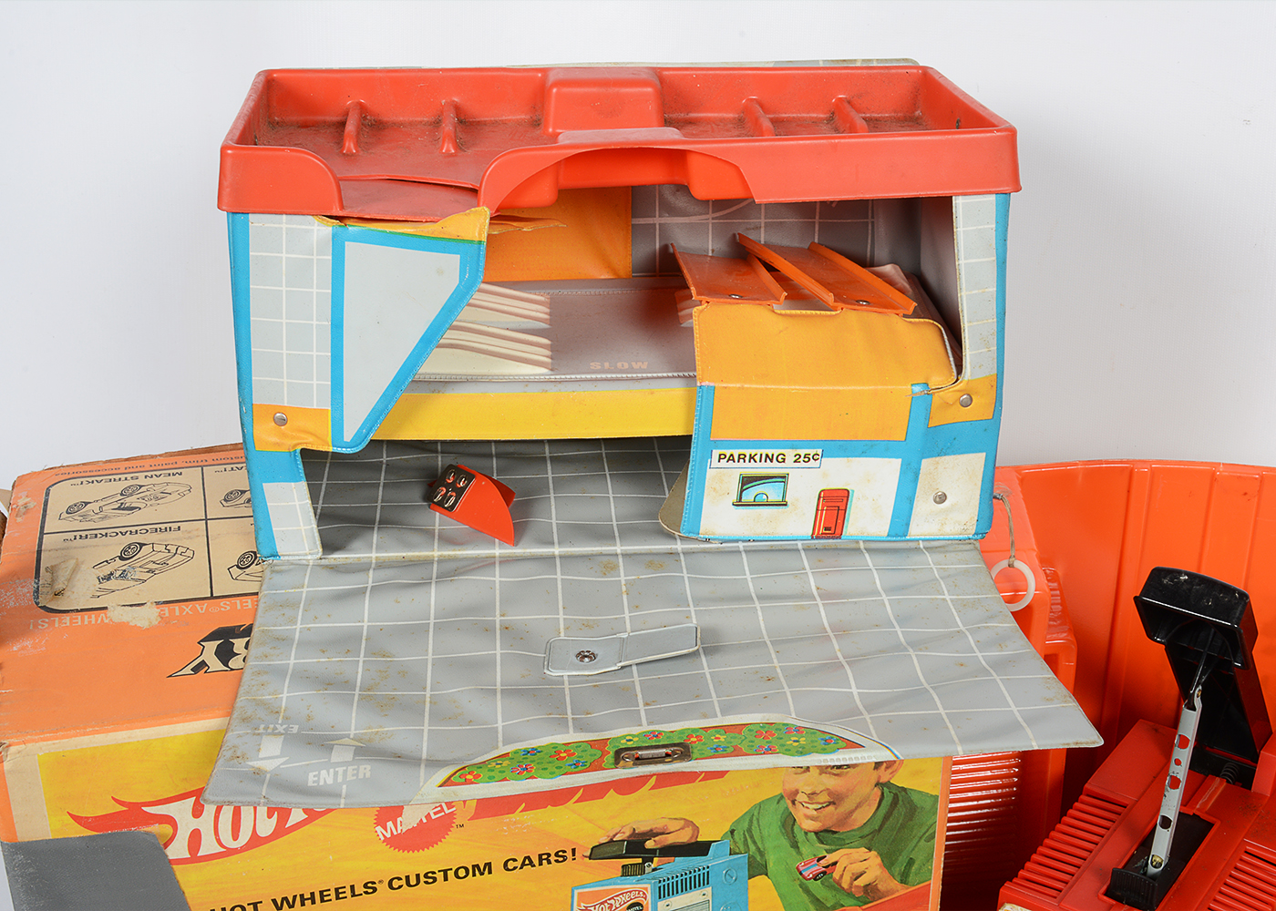 Hot Wheels Factory and Talking Service Center with Cars