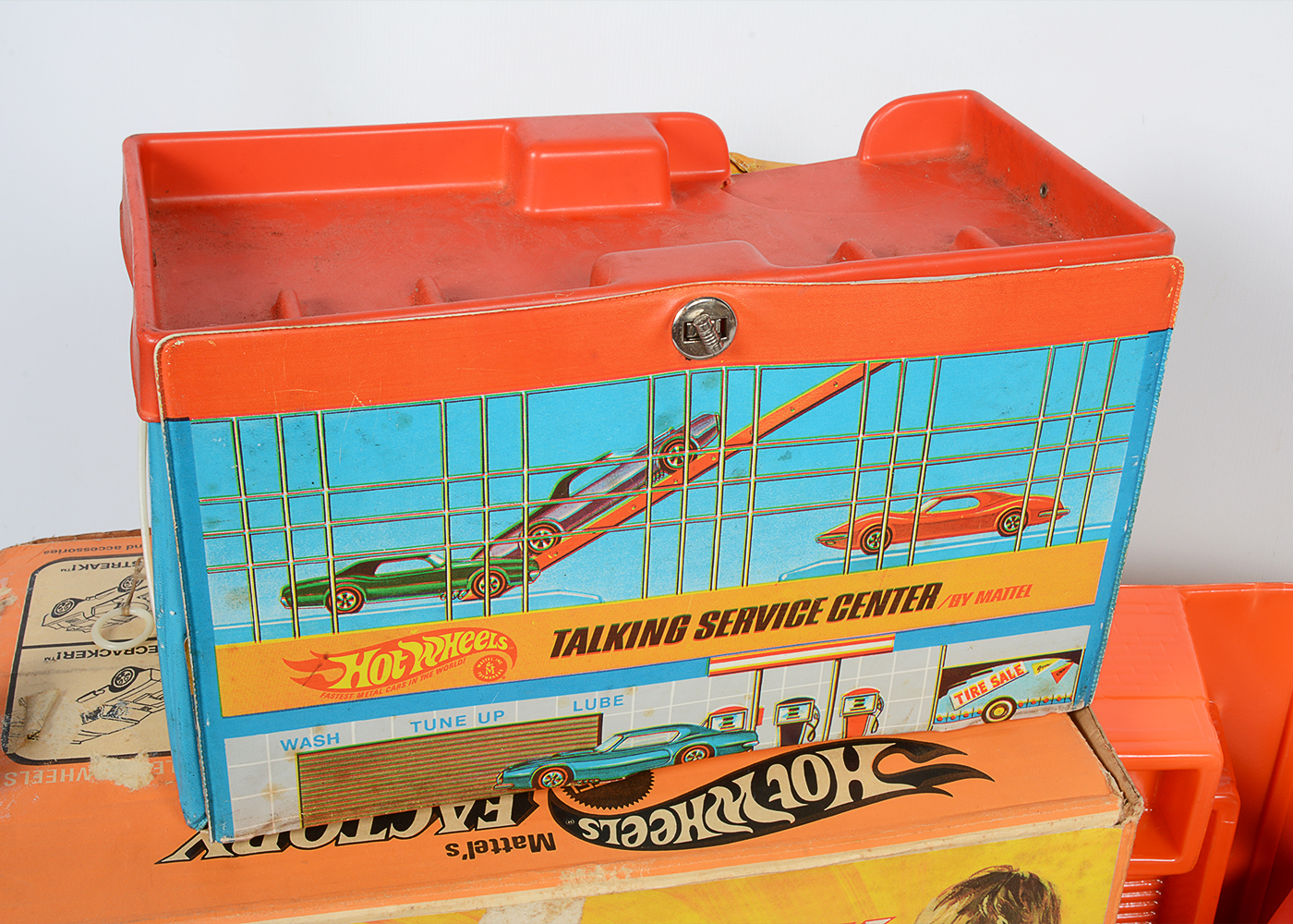 Hot Wheels Factory and Talking Service Center with Cars