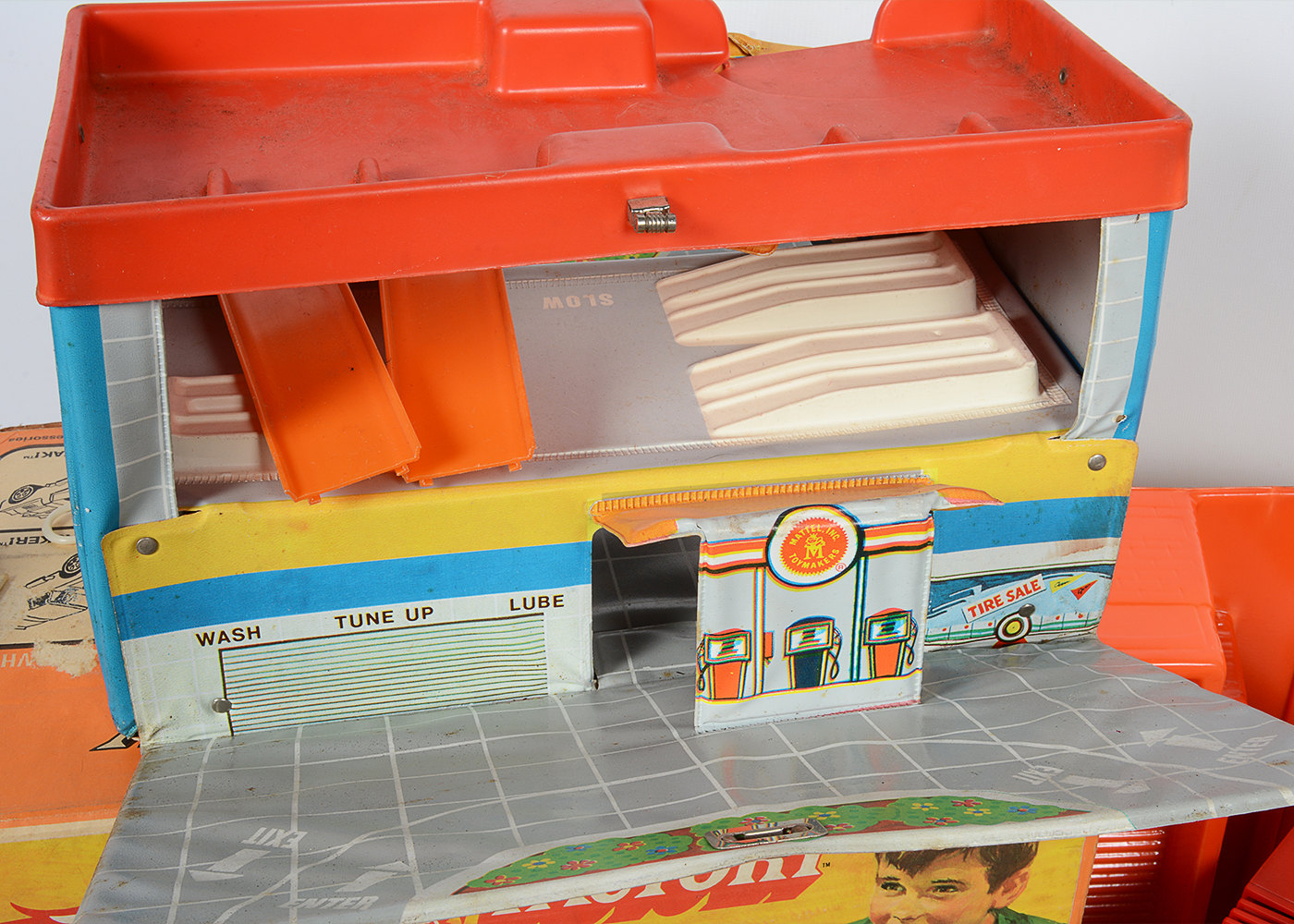 Hot Wheels Factory and Talking Service Center with Cars