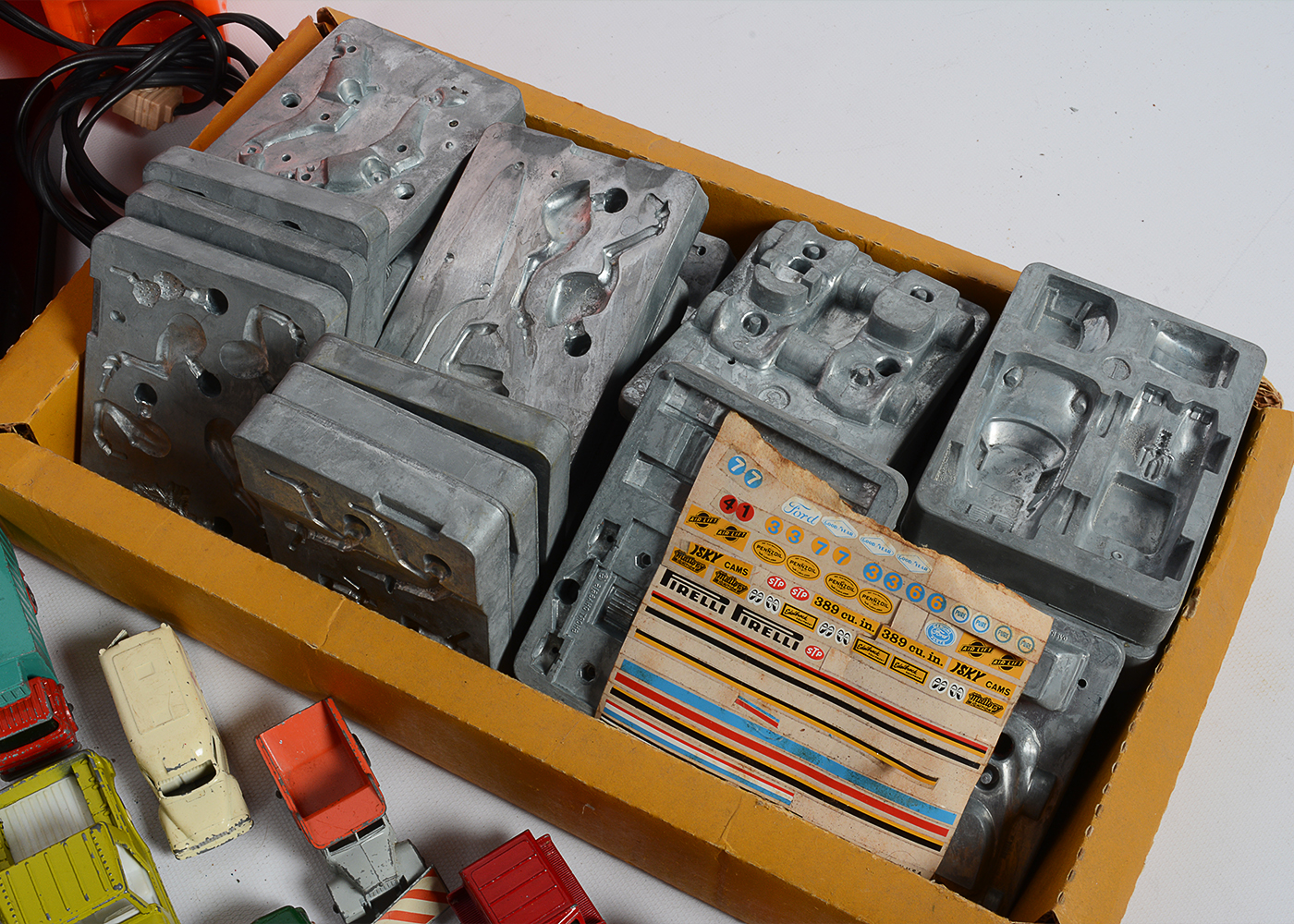 Hot Wheels Factory and Talking Service Center with Cars