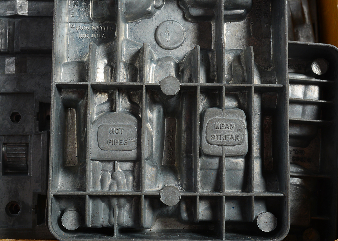 Hot Wheels Factory and Talking Service Center with Cars