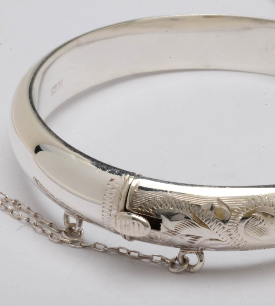 Vintage English Sterling Silver Engraved Hinged Bangle Bracelet