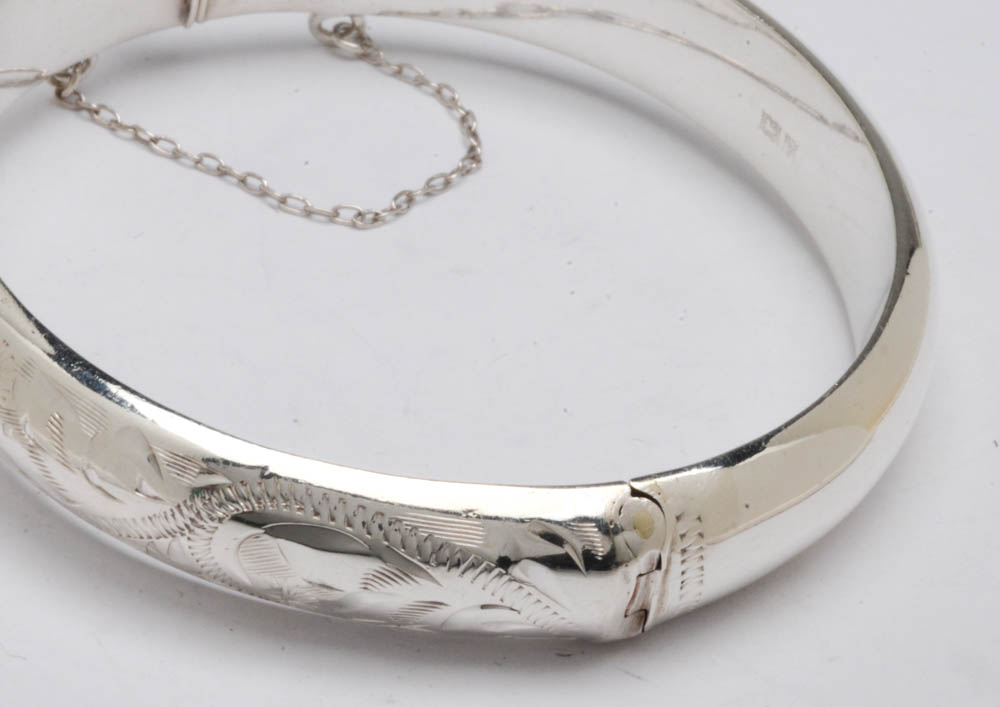 Vintage English Sterling Silver Engraved Hinged Bangle Bracelet