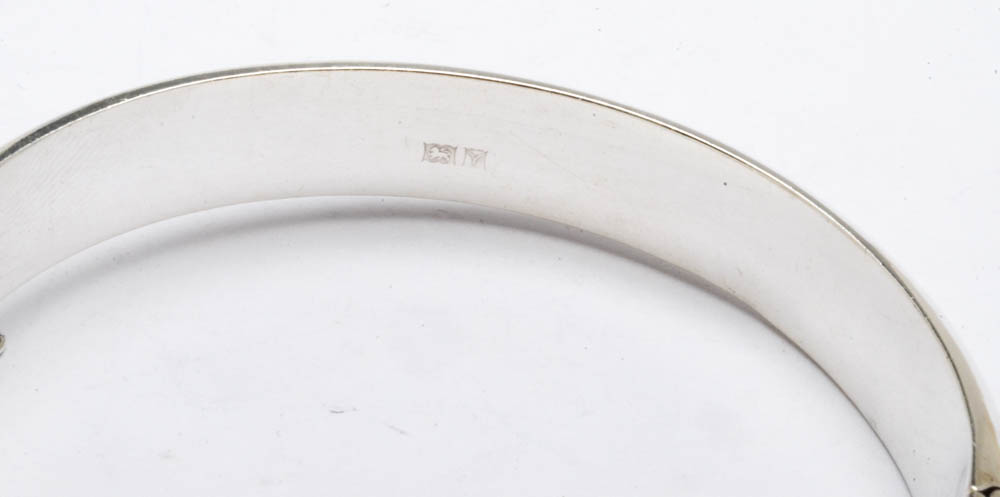 Vintage English Sterling Silver Engraved Hinged Bangle Bracelet