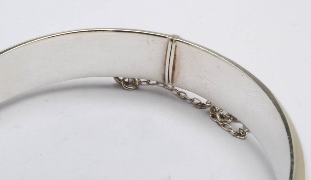 Vintage English Sterling Silver Engraved Hinged Bangle Bracelet