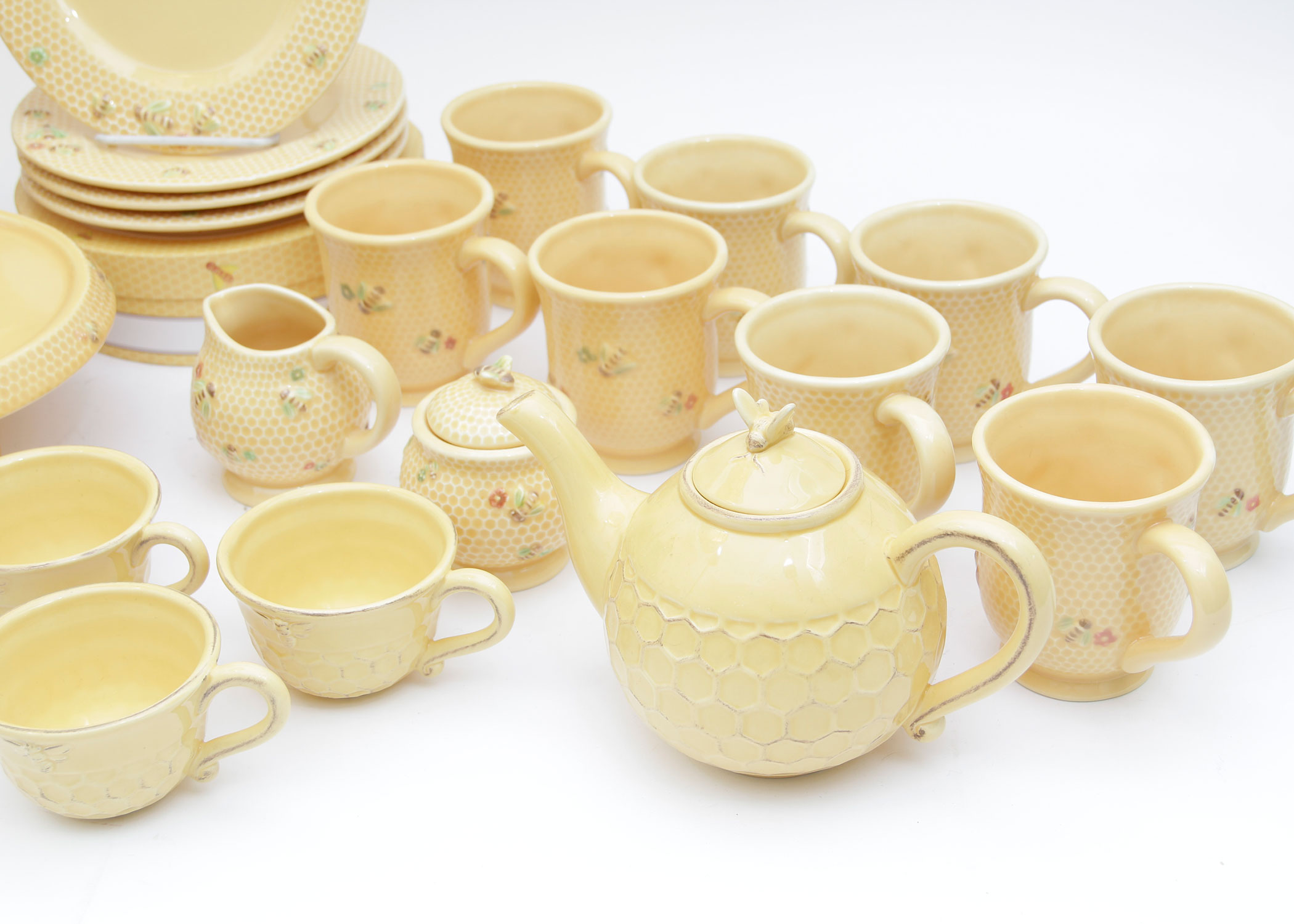 Set of Williams-Sonoma Yellow Honey Comb Bee Dinnerware