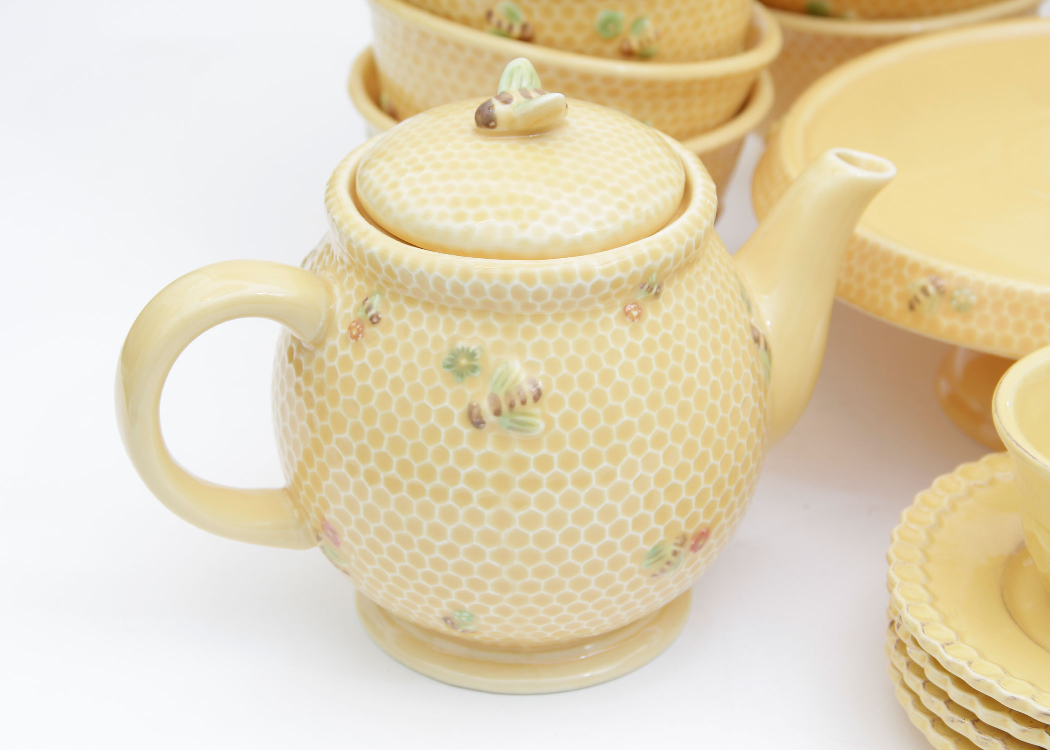 Set of Williams-Sonoma Yellow Honey Comb Bee Dinnerware