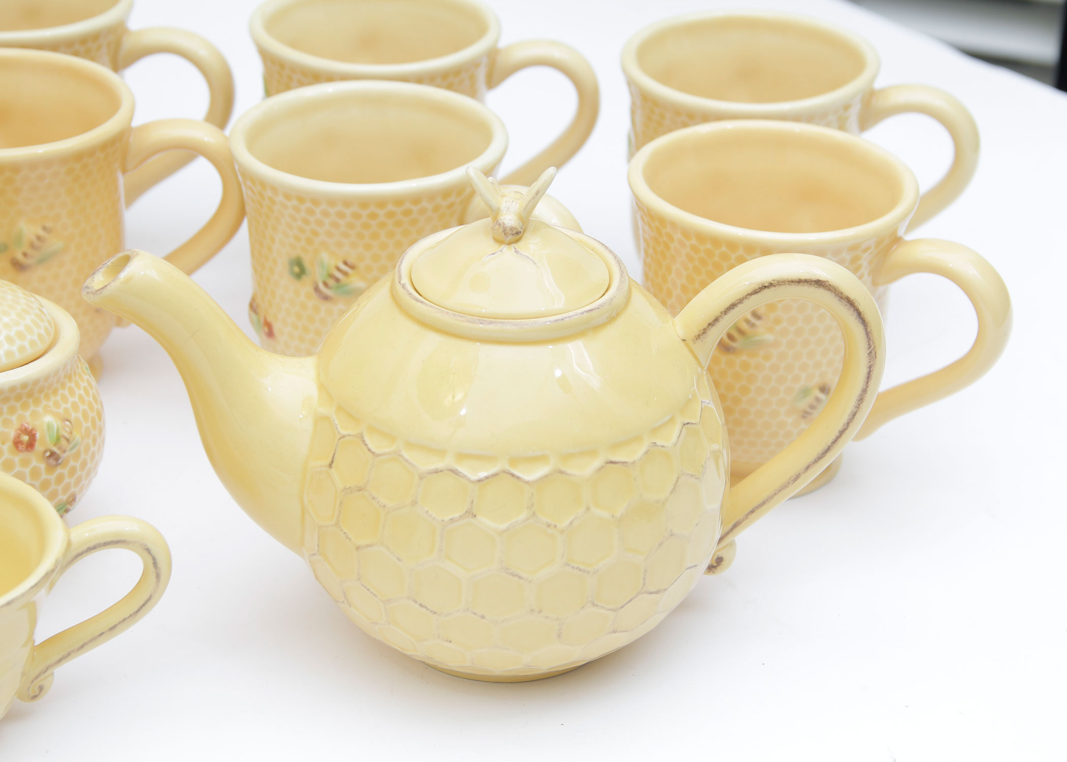 Set of Williams-Sonoma Yellow Honey Comb Bee Dinnerware