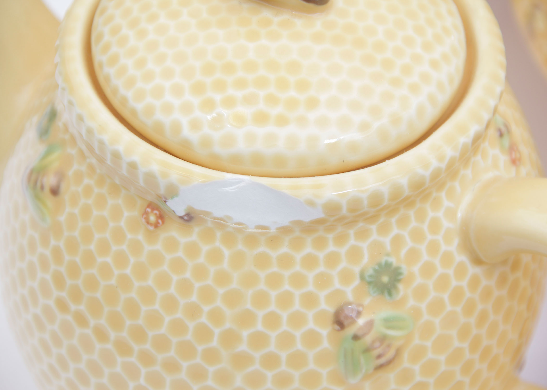Set of Williams-Sonoma Yellow Honey Comb Bee Dinnerware