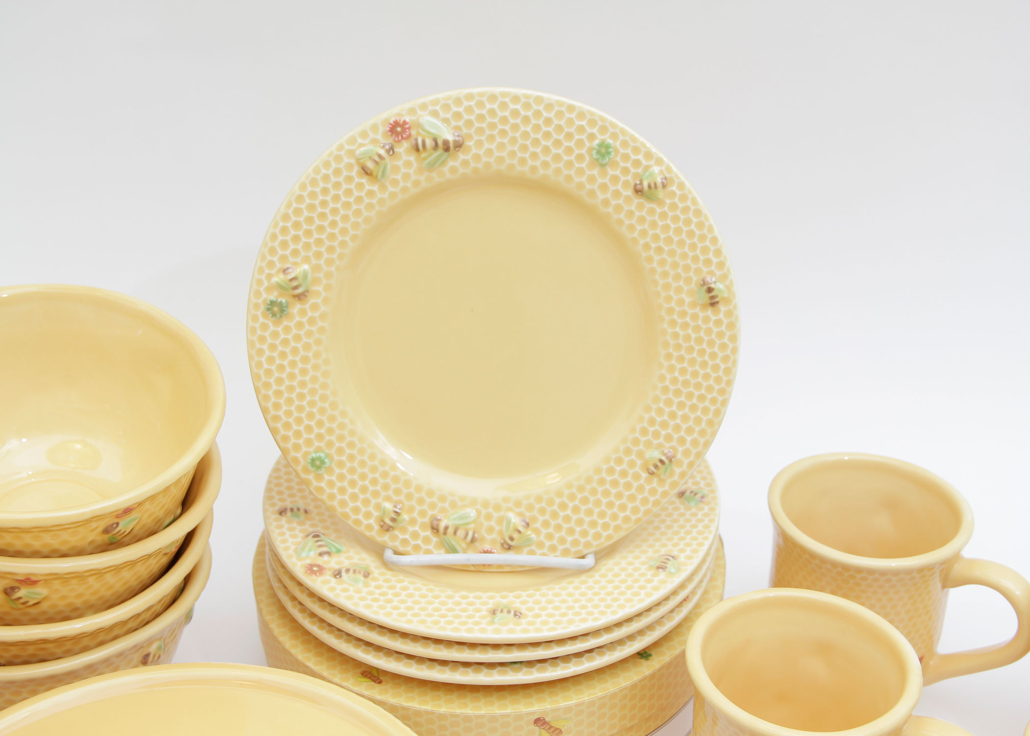Set of Williams-Sonoma Yellow Honey Comb Bee Dinnerware