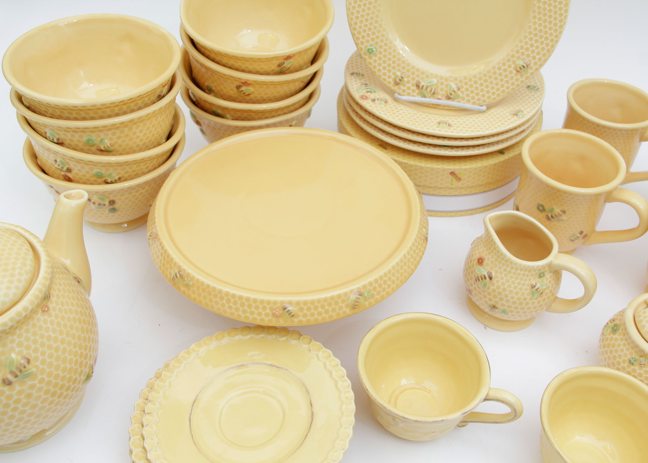 Set of Williams-Sonoma Yellow Honey Comb Bee Dinnerware
