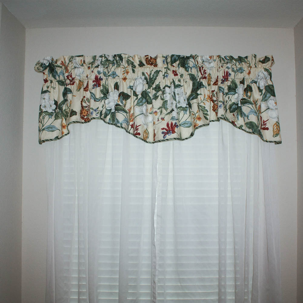 Pair of Kling Federal Style Maple Twin Beds and Bedding