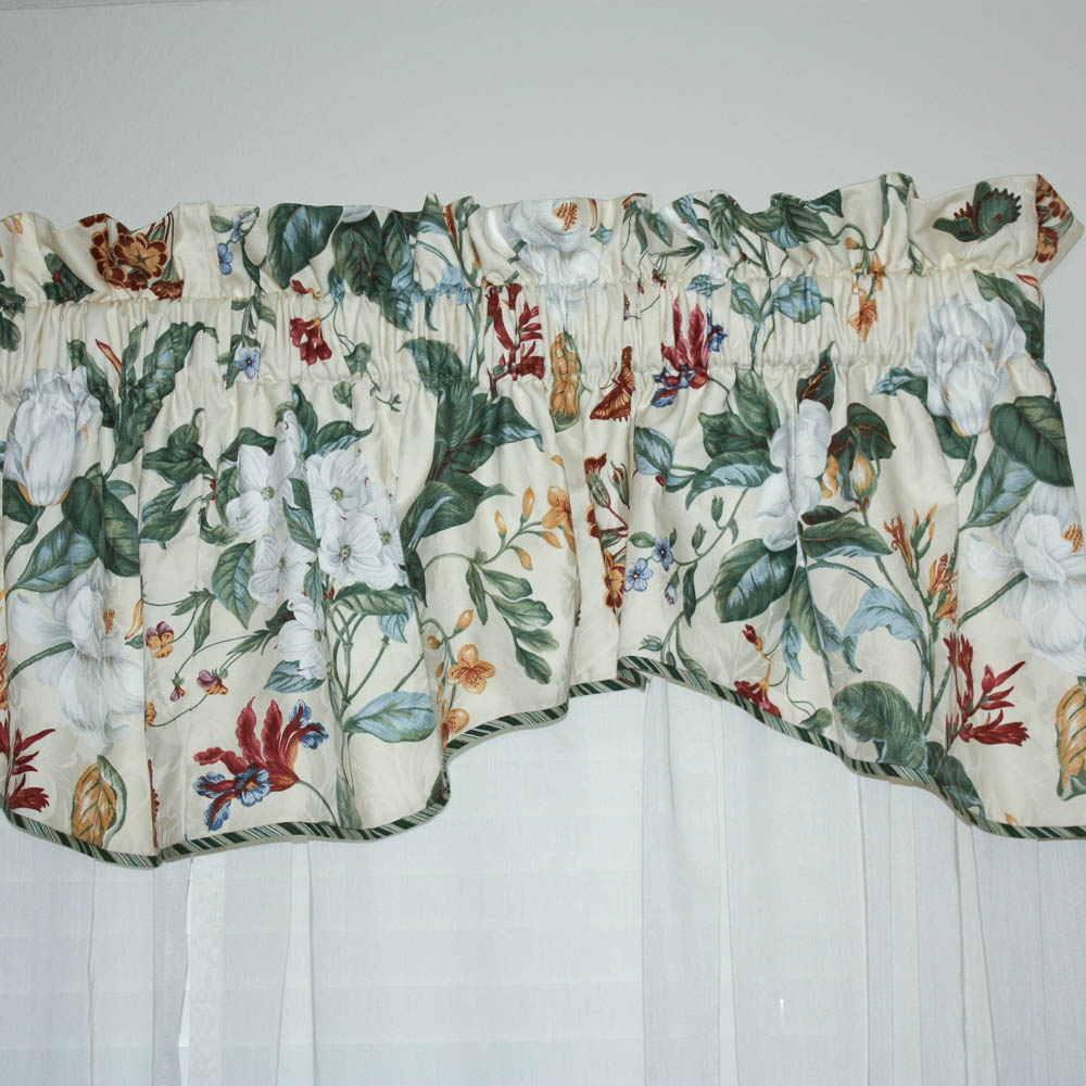 Pair of Kling Federal Style Maple Twin Beds and Bedding