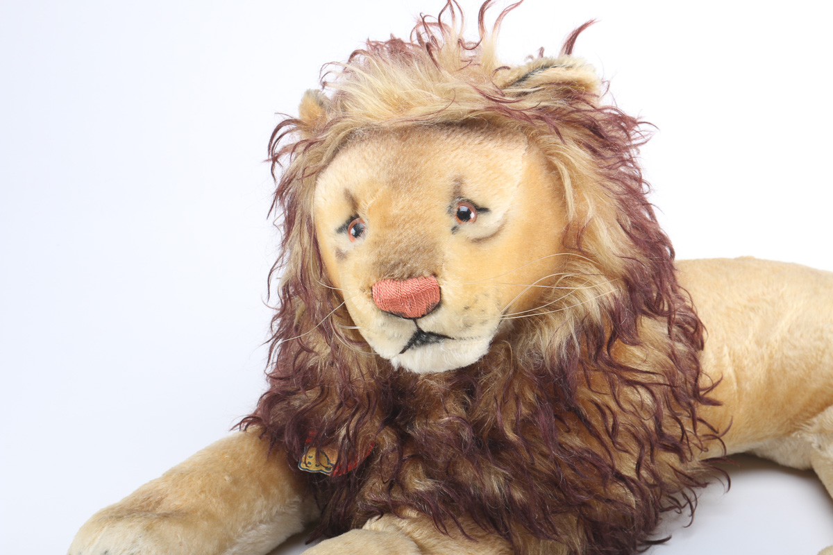 Steiff Original Marke Stuffed Lion "Leo"