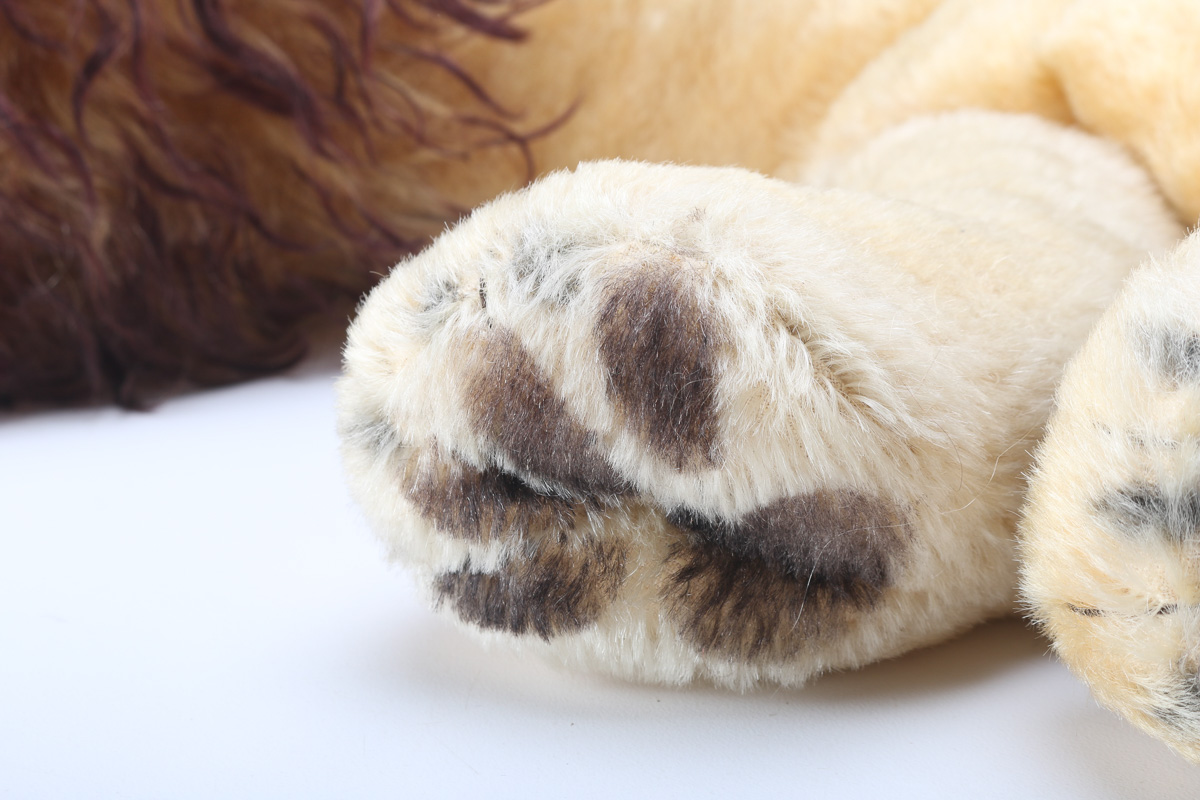 Steiff Original Marke Stuffed Lion "Leo"