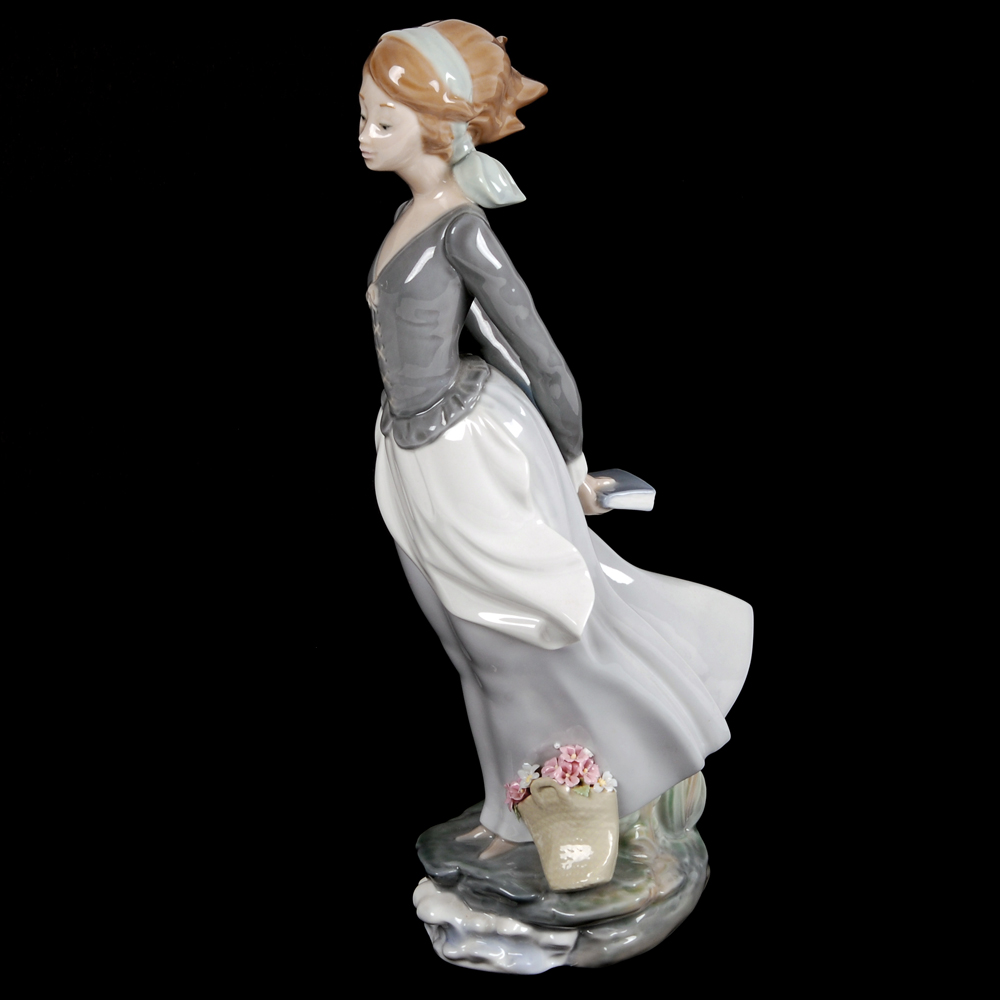 Lladró "Sea Breeze "Figurine