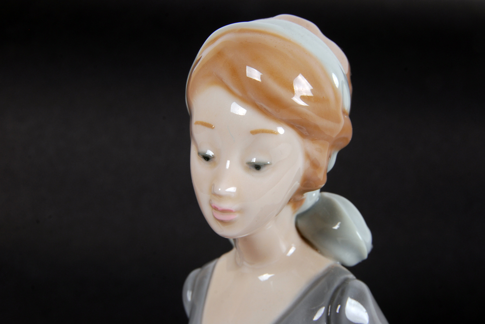 Lladró "Sea Breeze "Figurine