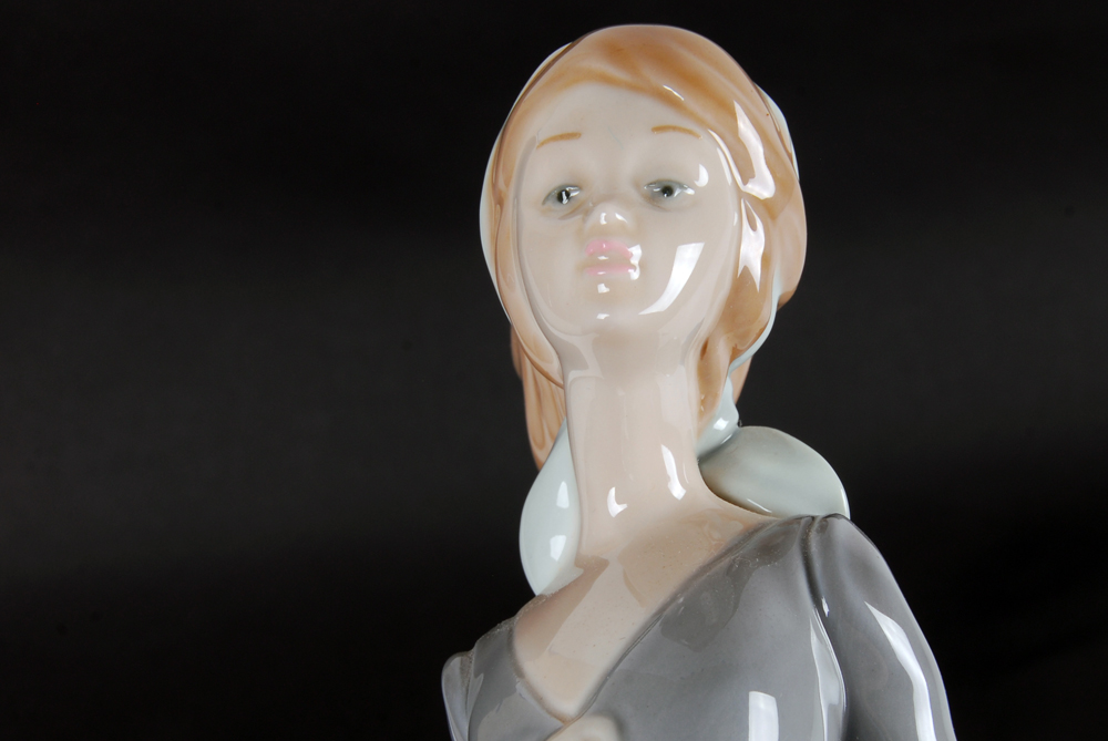 Lladró "Sea Breeze "Figurine