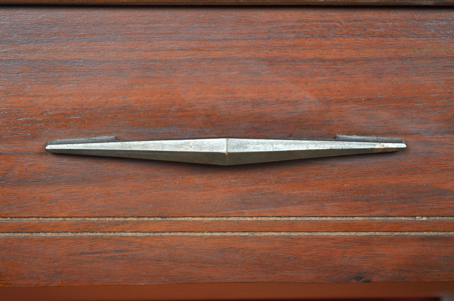 Singer Sewing Machine in Wooden Hideaway Craft Table