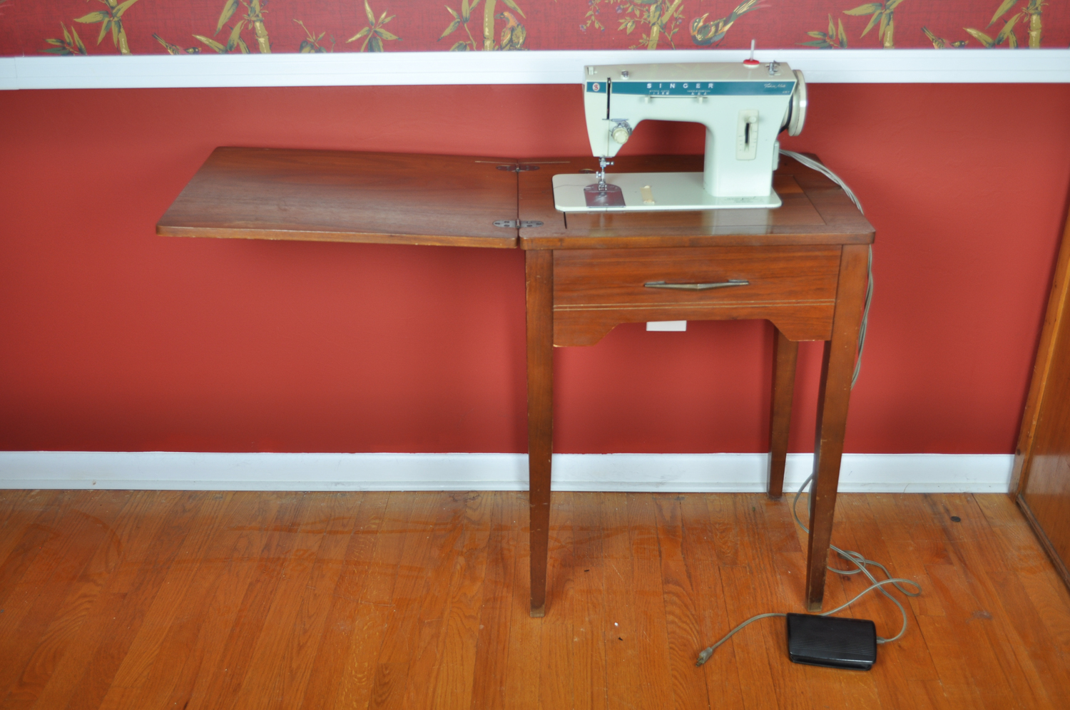 Singer Sewing Machine in Wooden Hideaway Craft Table