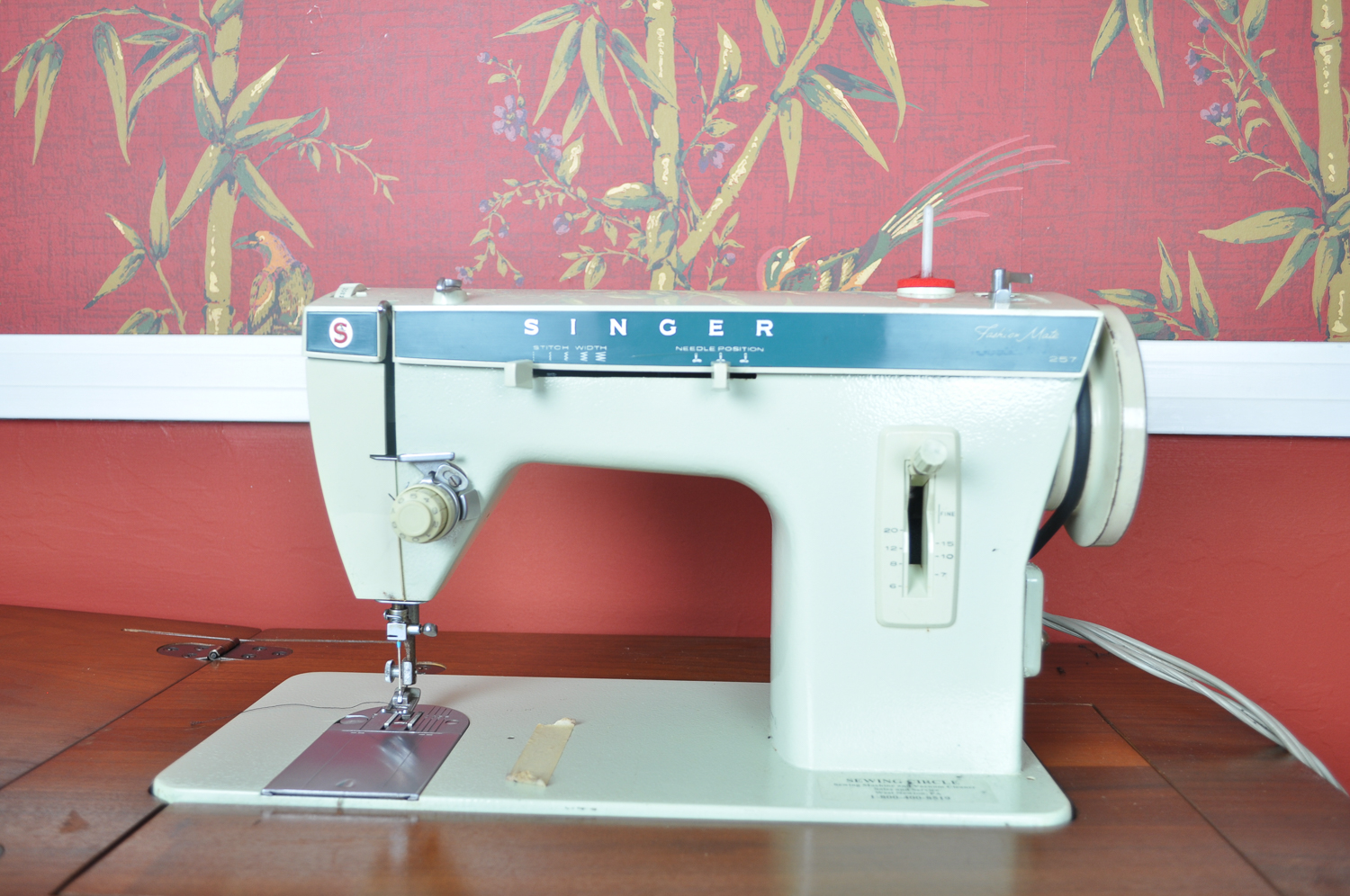 Singer Sewing Machine in Wooden Hideaway Craft Table