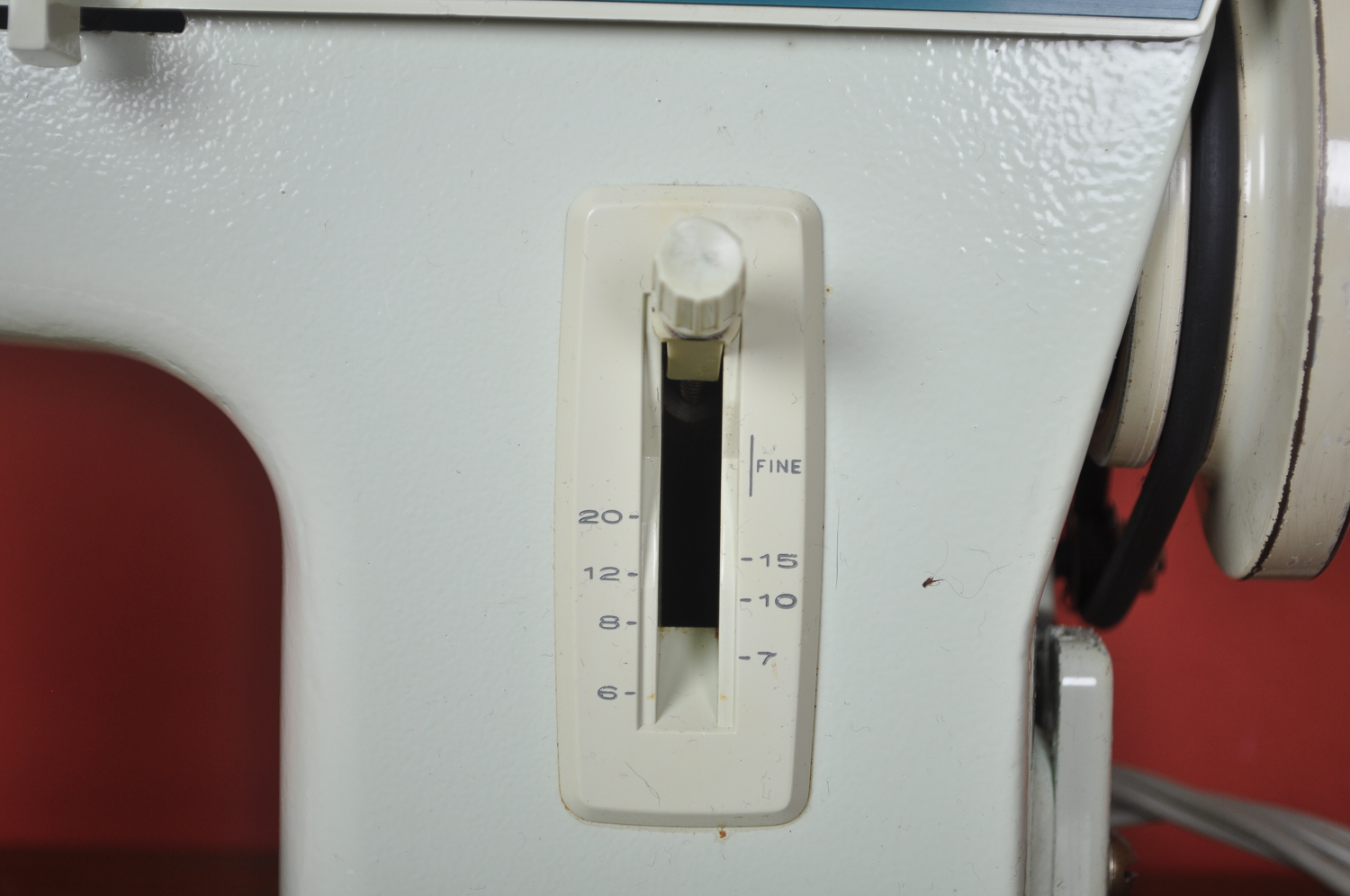 Singer Sewing Machine in Wooden Hideaway Craft Table