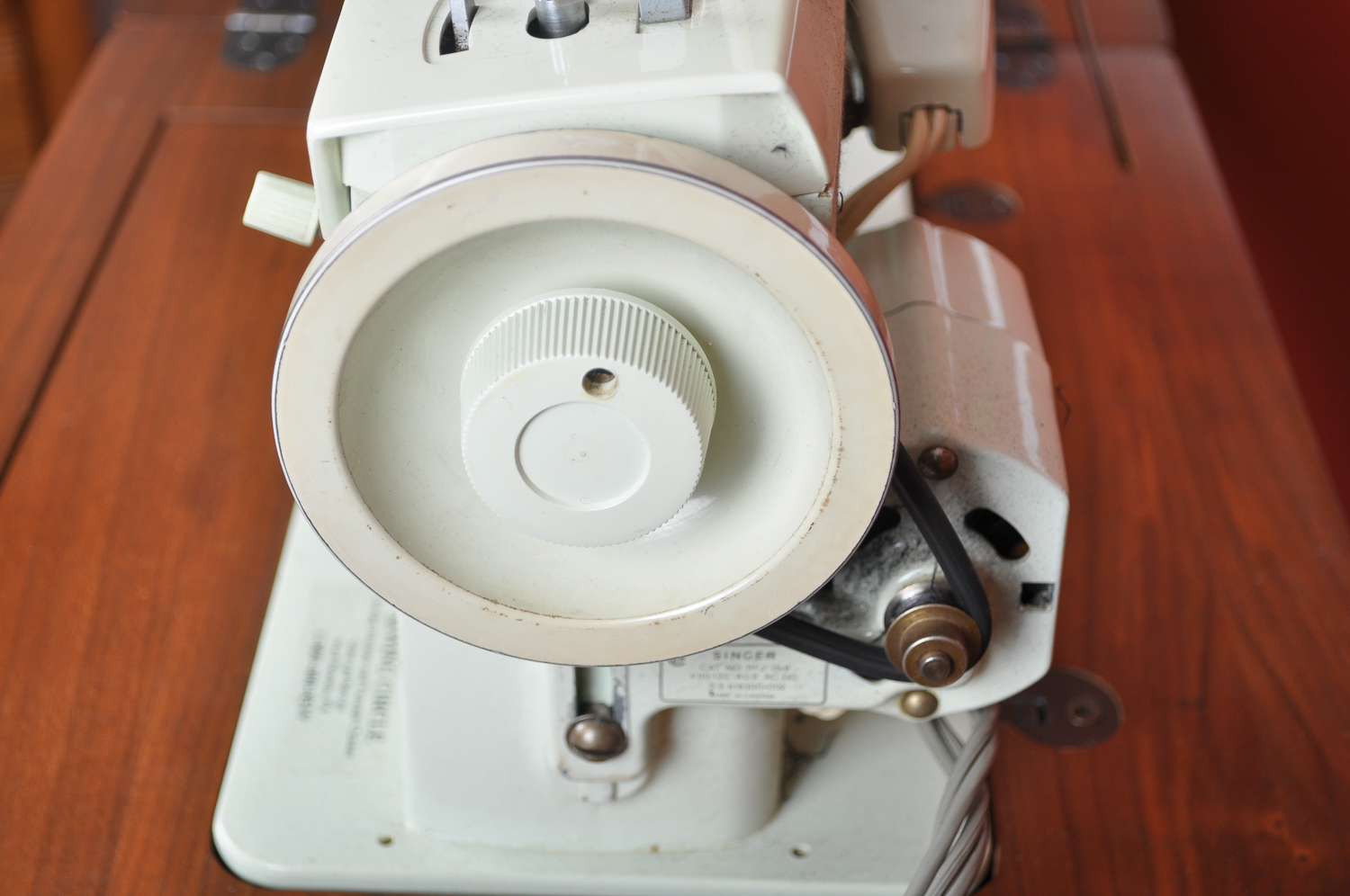 Singer Sewing Machine in Wooden Hideaway Craft Table