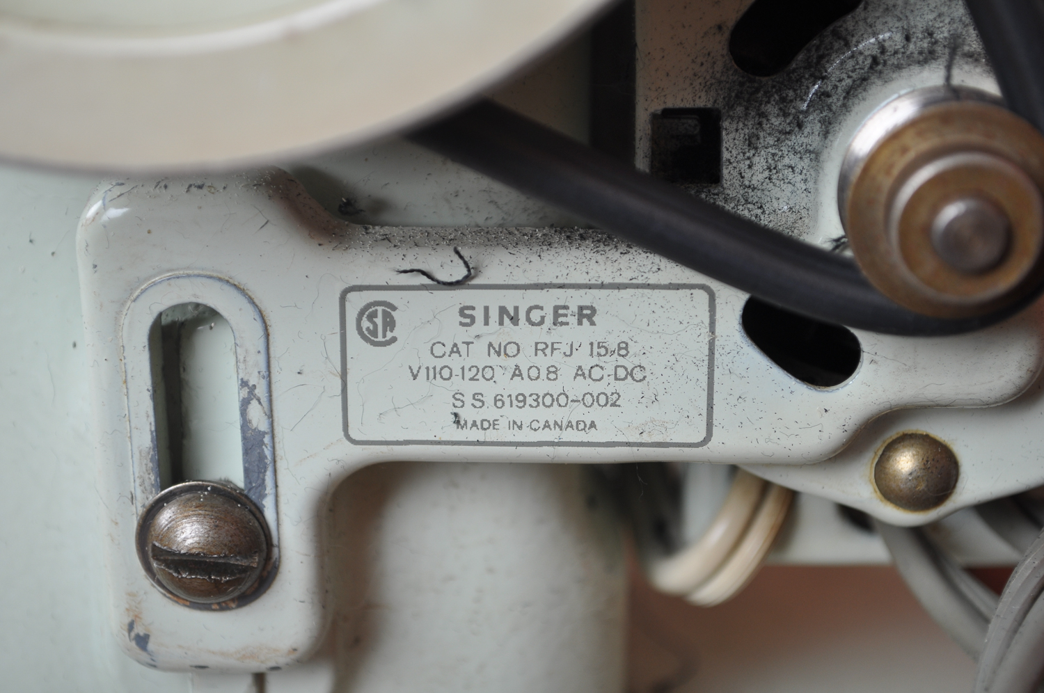 Singer Sewing Machine in Wooden Hideaway Craft Table