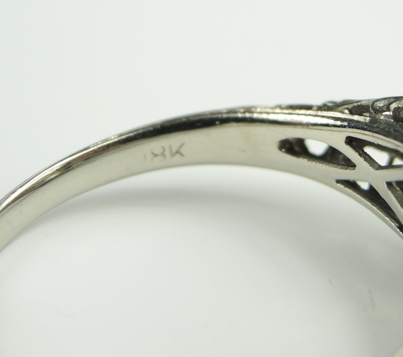 Edwardian 18K White Gold Sapphire Ring