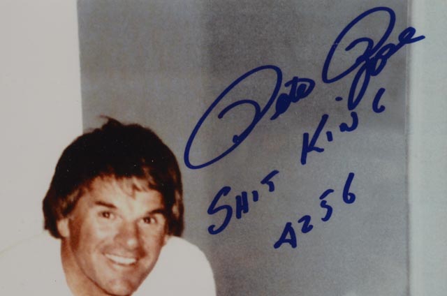 Unusual Pete Rose Signed Photo  COA