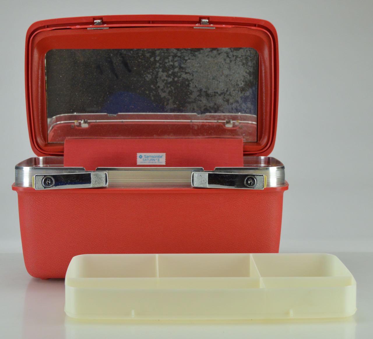 Vintage Samsonite "Saturn II" Luggage