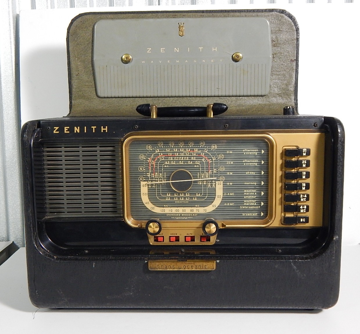 Zenith Wave Magnet Trans Oceanic Radio