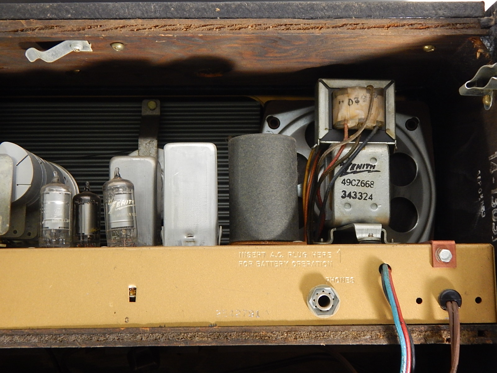 Zenith Wave Magnet Trans Oceanic Radio