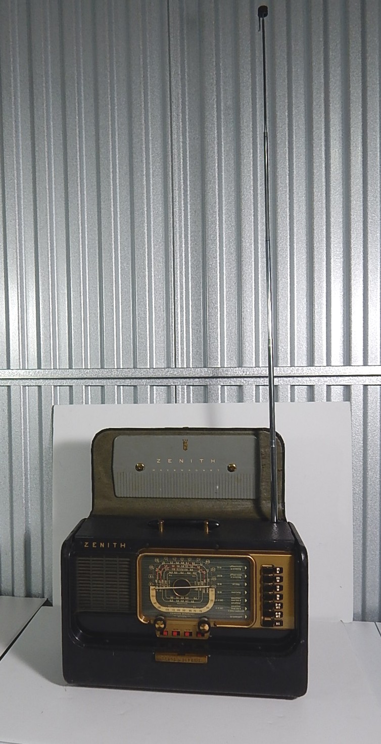 Zenith Wave Magnet Trans Oceanic Radio