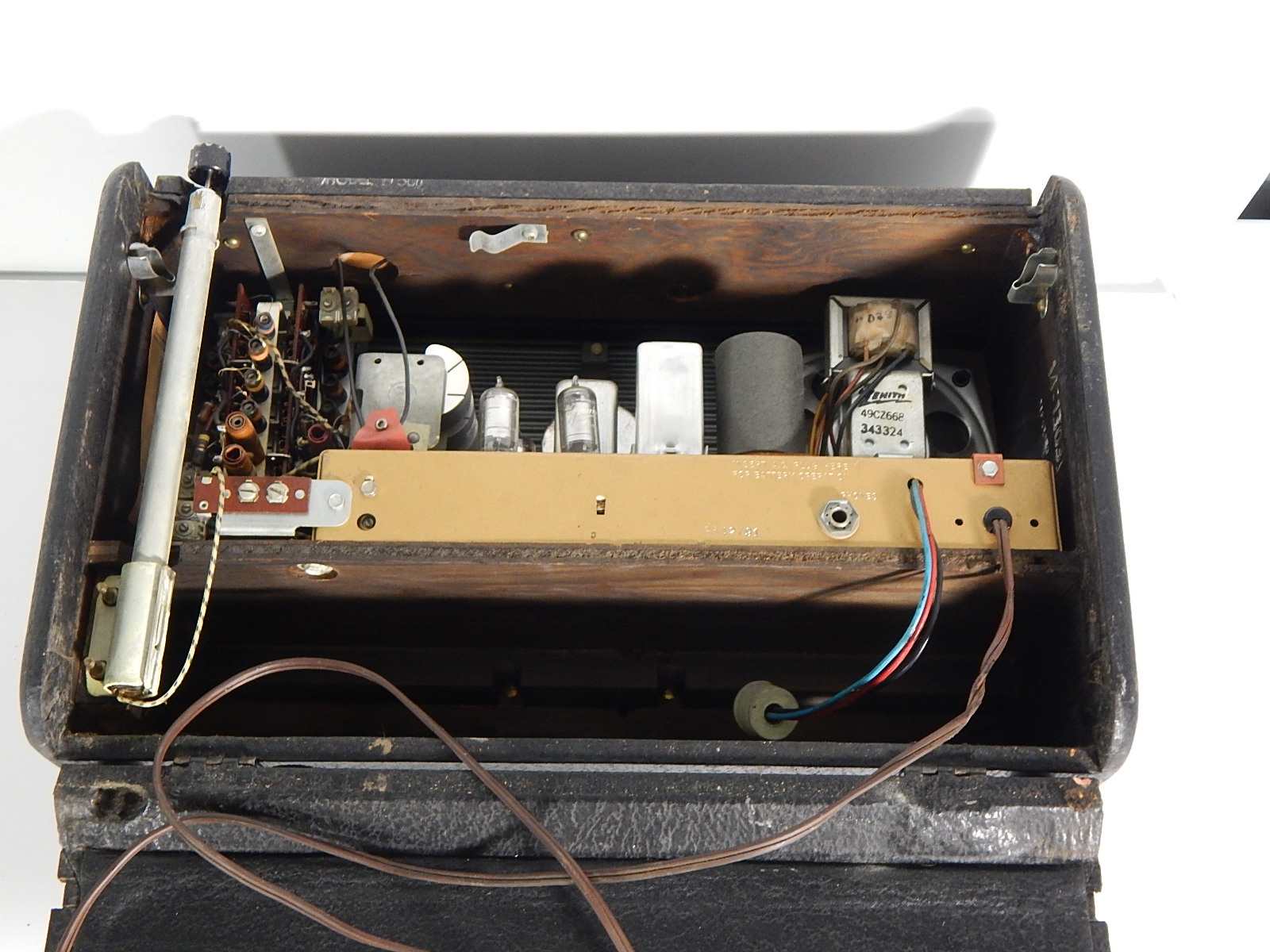 Zenith Wave Magnet Trans Oceanic Radio