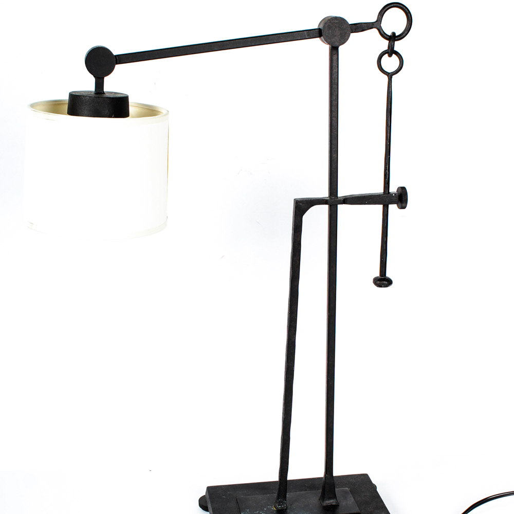 Metal Cantilever Table Lamp