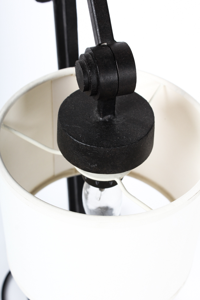 Metal Cantilever Table Lamp